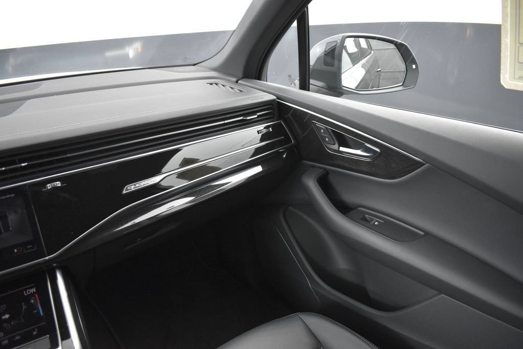 Used 2025 Audi Q7 2.0T Premium AWD/4WD image 14
