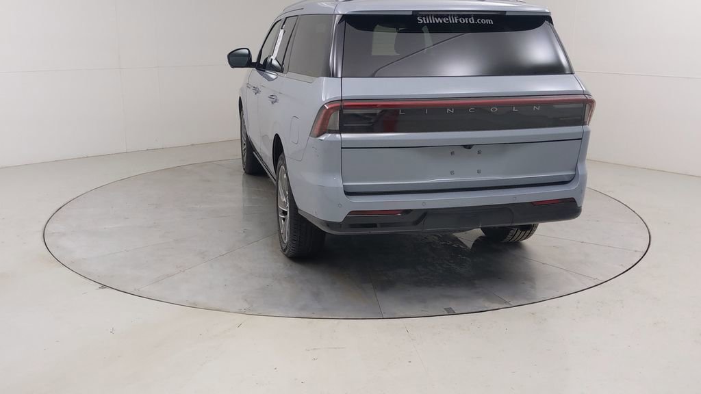 Used 2025 Lincoln Navigator Reserve image 18