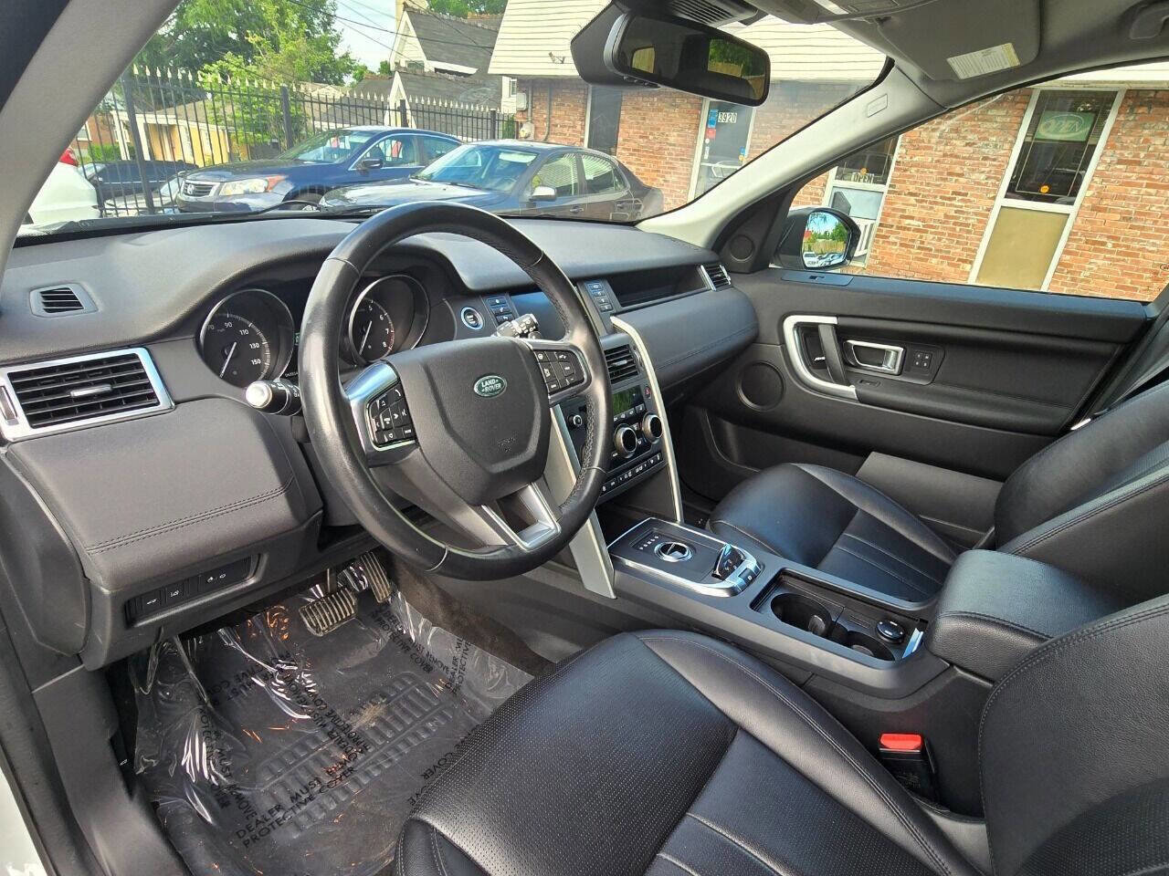 Used 2019 Land Rover Discovery Sport HSE image 15