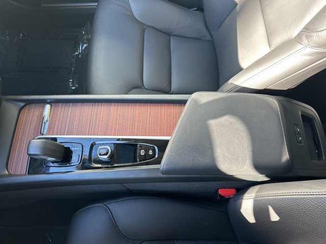 Used 2025 Volvo V60 B5 Cross Country Plus image 26