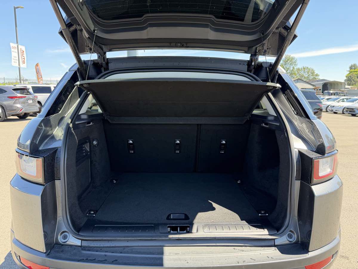 Used 2019 Land Rover Range Rover Evoque SE AWD/4WD image 26