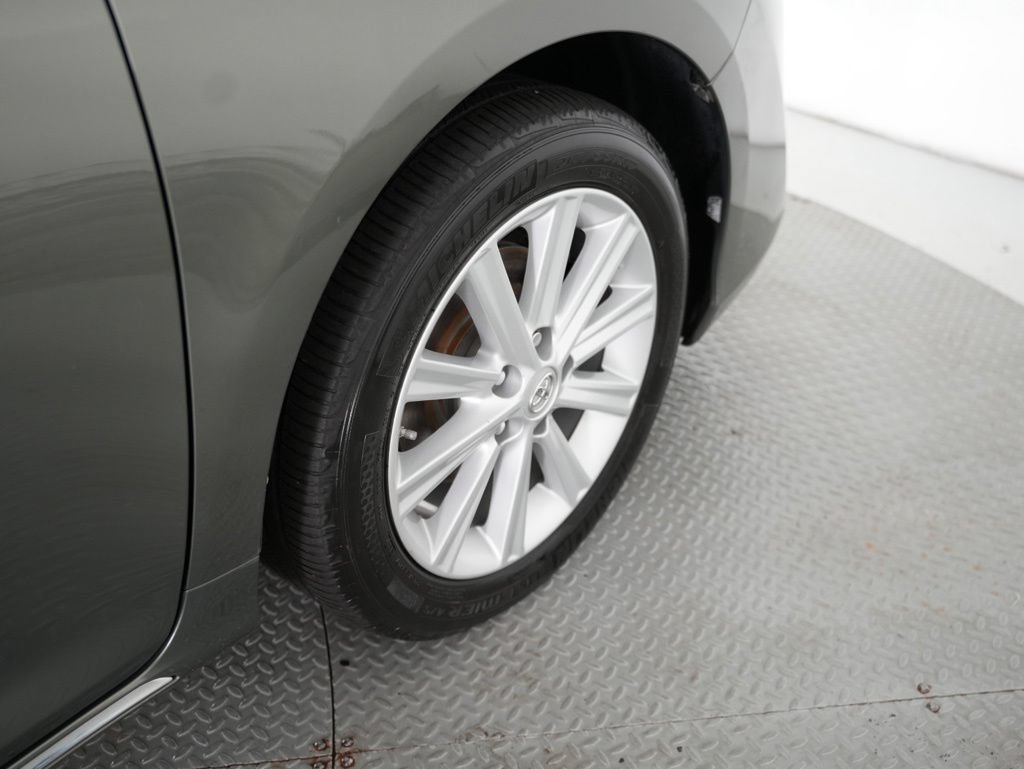 Used 2013 Toyota Camry XLE w/ Leather Pkg FWD image 60