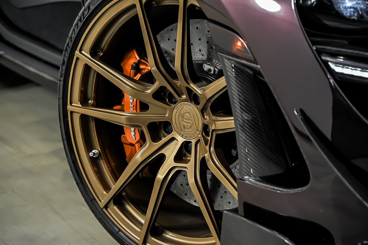 Used 2018 McLaren 720S RWD image 3