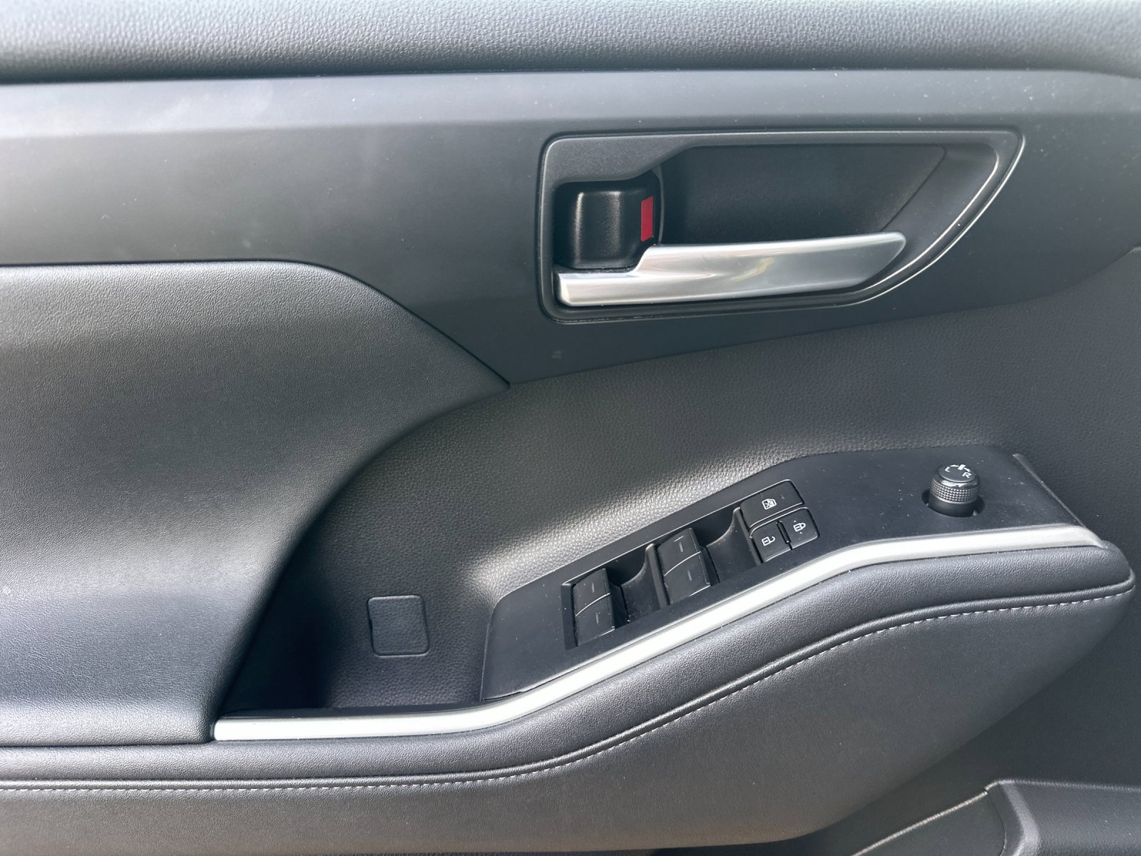 Used 2023 Toyota Highlander XLE image 10