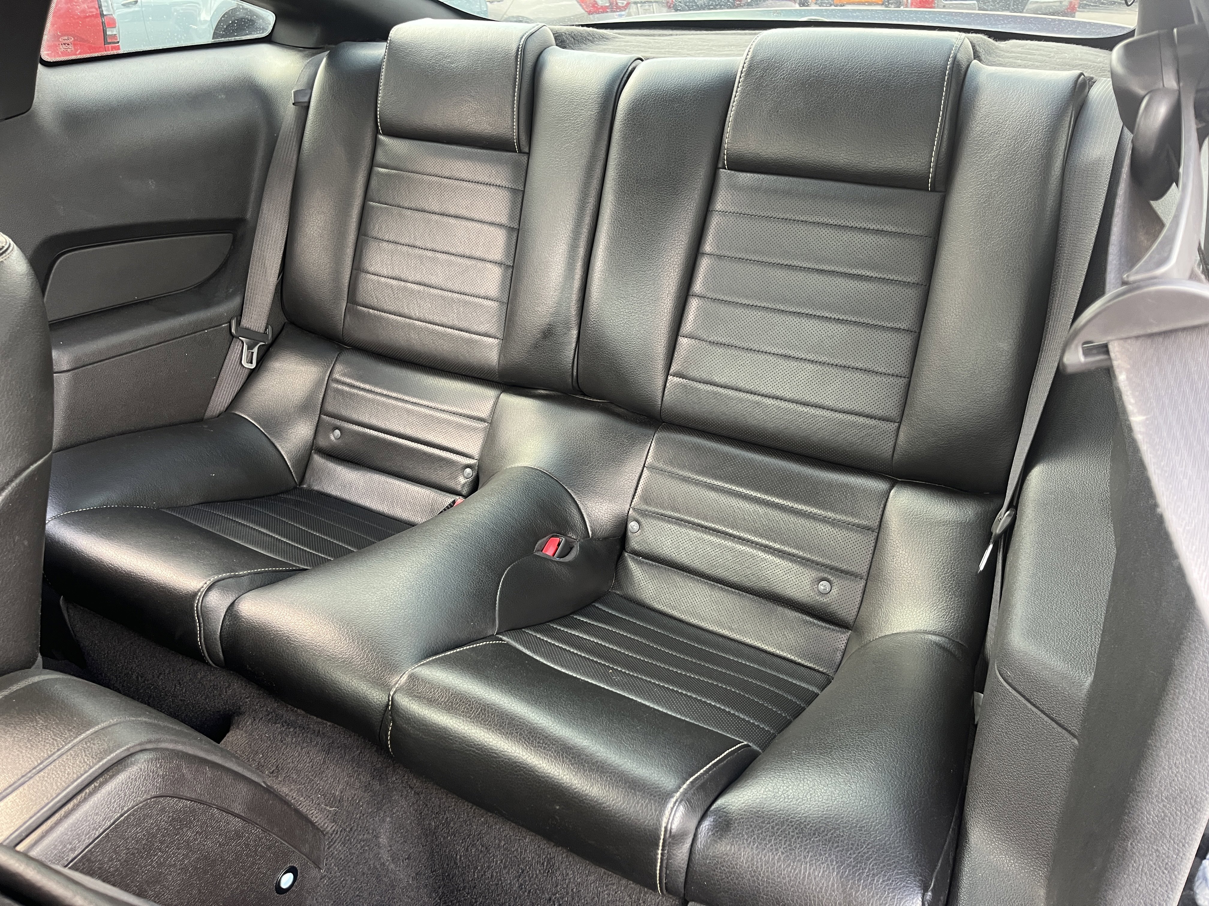 Used 2010 Ford Mustang Premium image 26