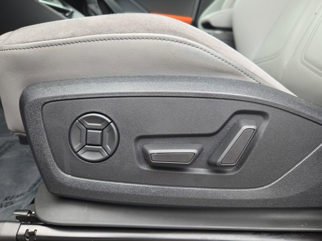 Used 2019 Audi Q3 2.0T Premium Plus AWD/4WD image 12