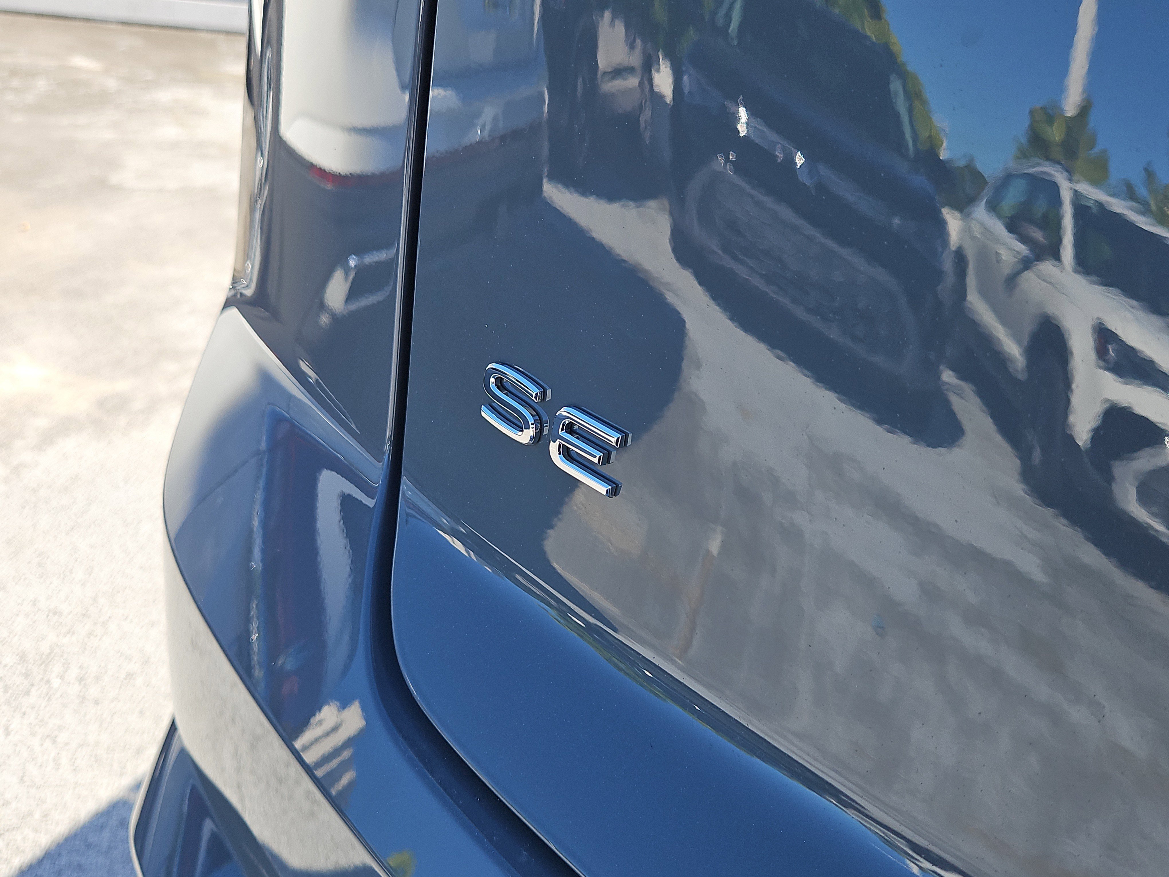 New 2026 Volkswagen Atlas Cross Sport SE image 6