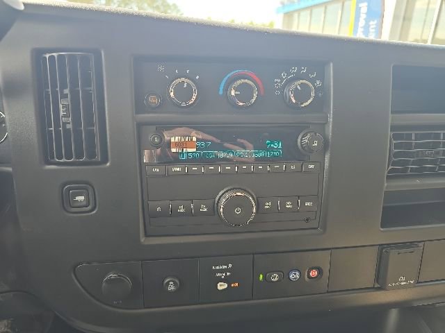 Used 2025 GMC Savana 3500 RWD image 16