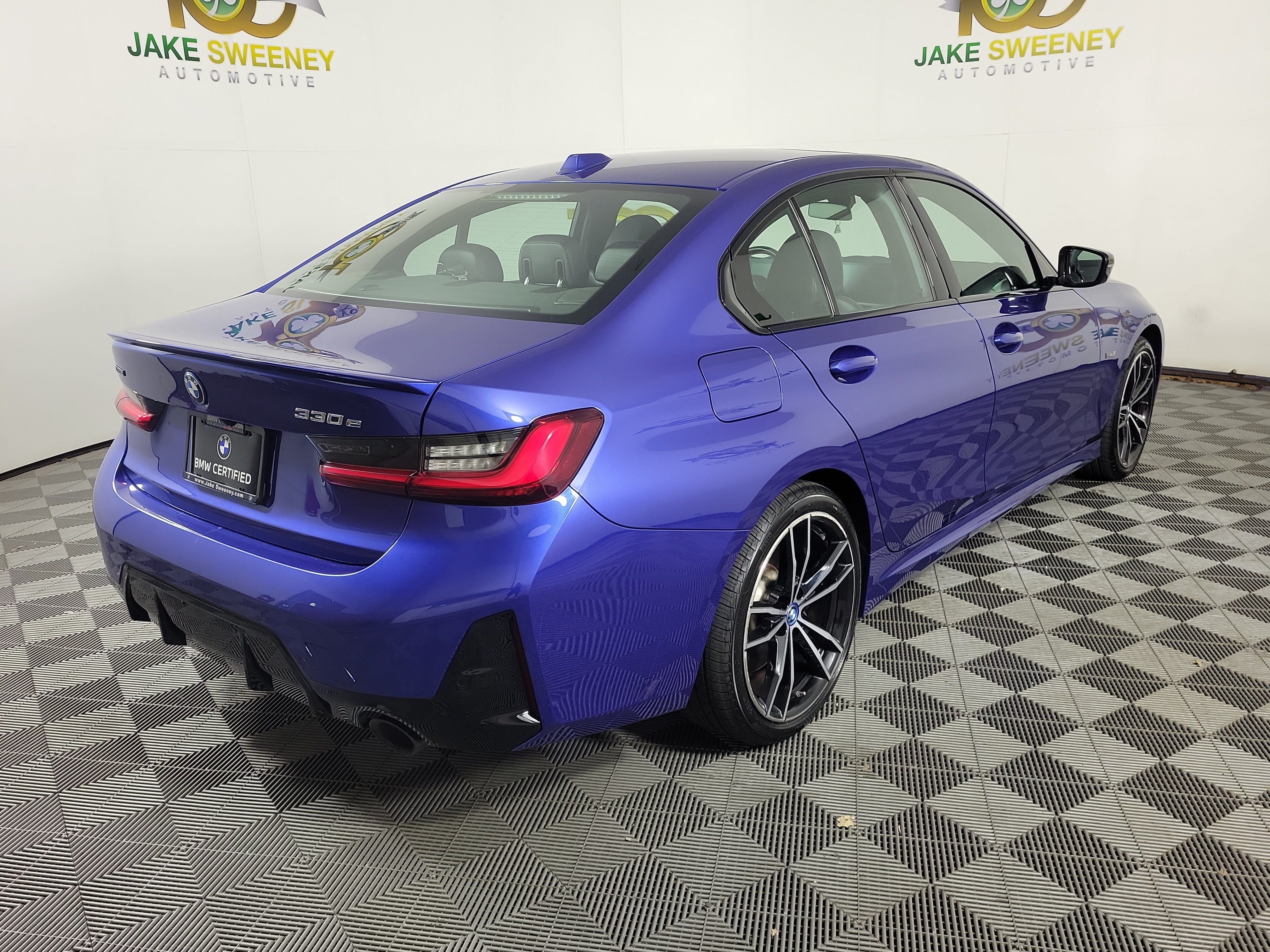 Used 2023 BMW 330e xDrive w/ M Sport Package AWD/4WD image 7