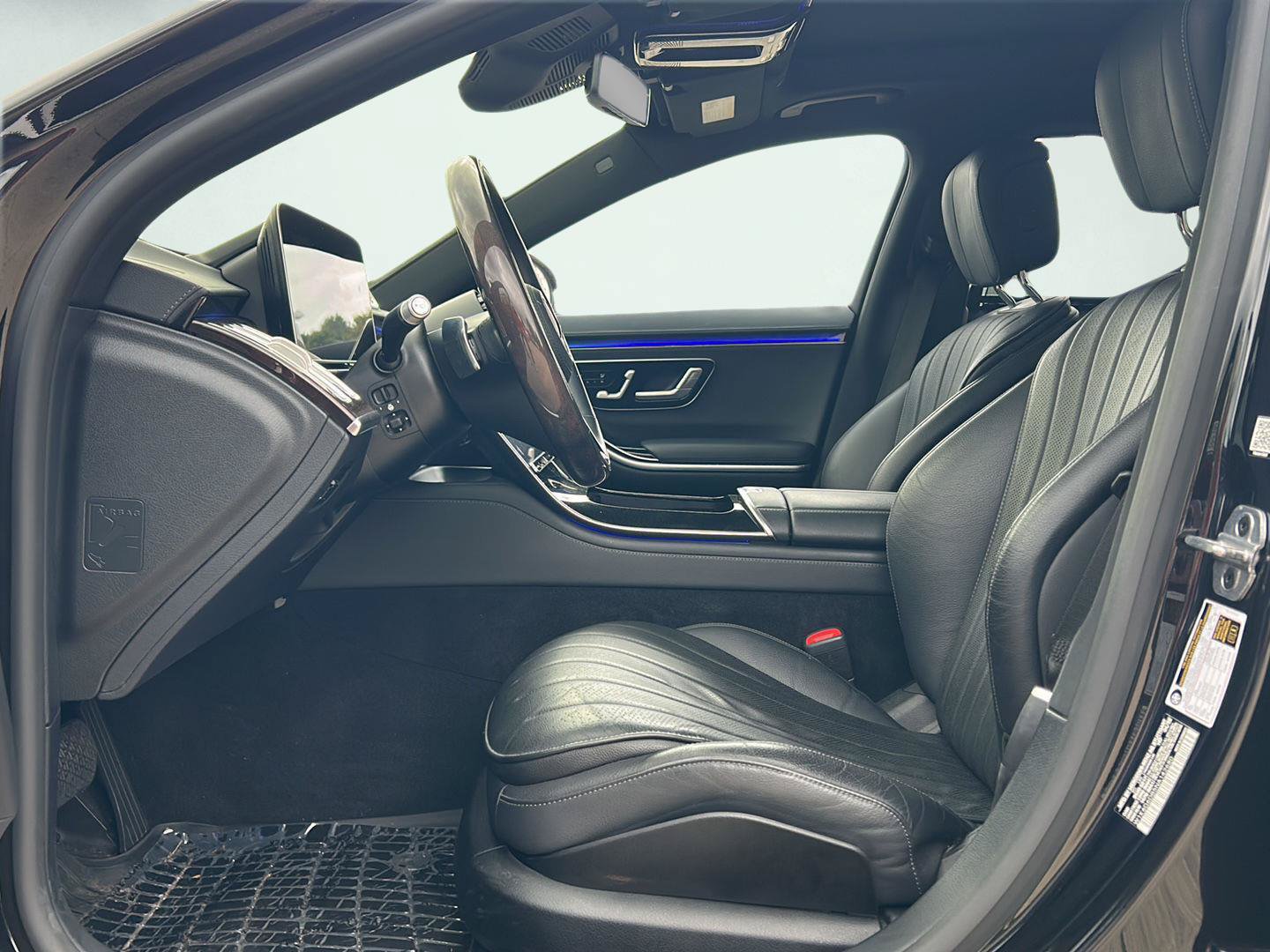 Used 2022 Mercedes-Benz S 500 4MATIC w/ 3D Technology Package image 6