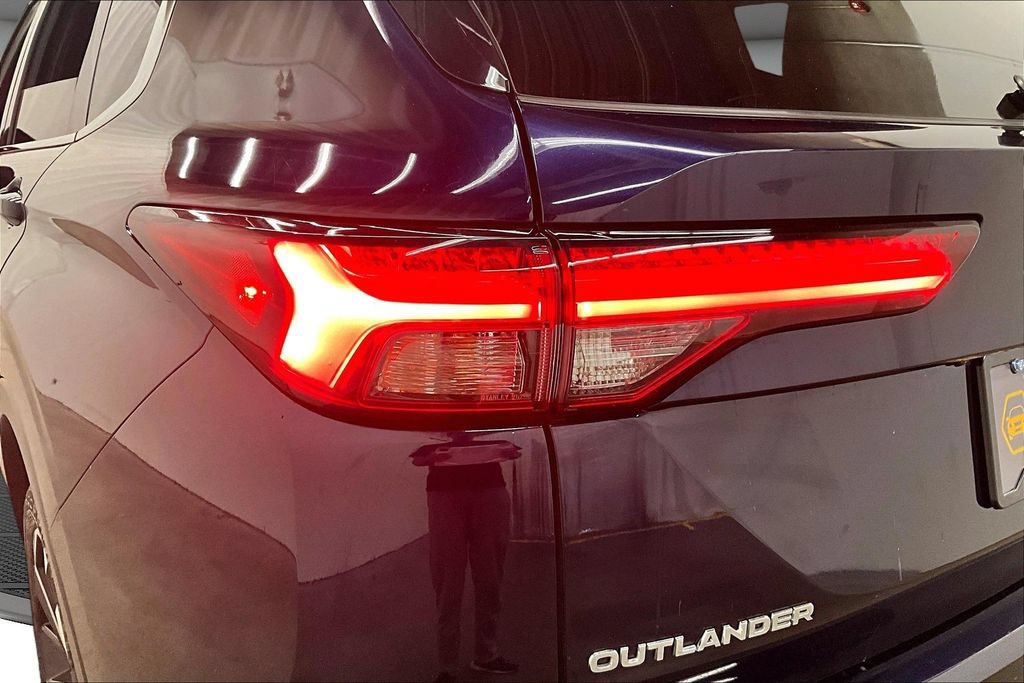 Used 2022 Mitsubishi Outlander SEL AWD/4WD image 23