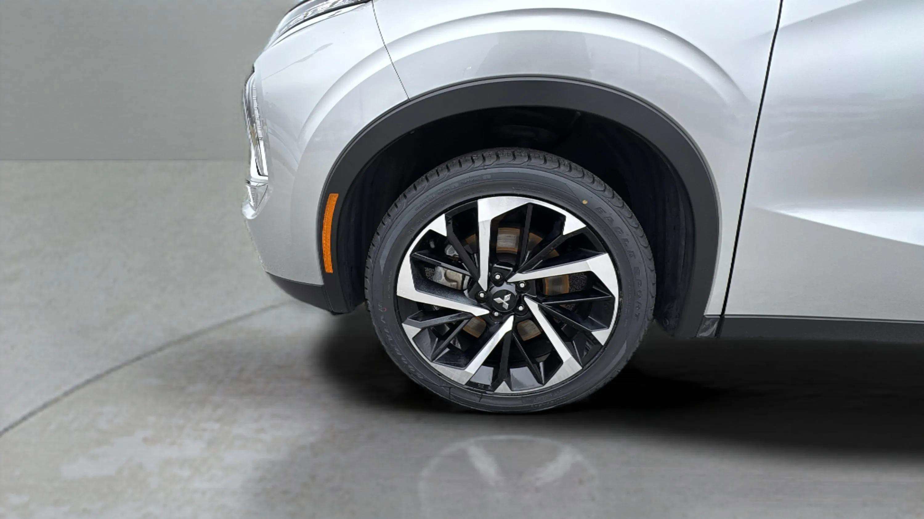 Used 2024 Mitsubishi Outlander SE image 37