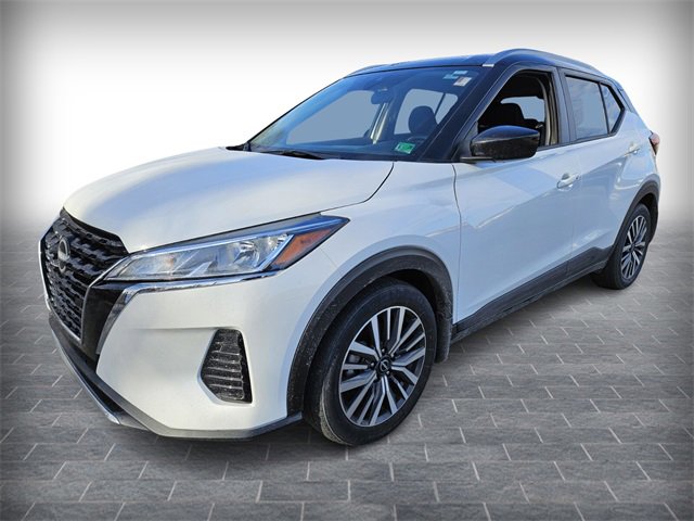 Used 2023 Nissan Kicks SV image 3