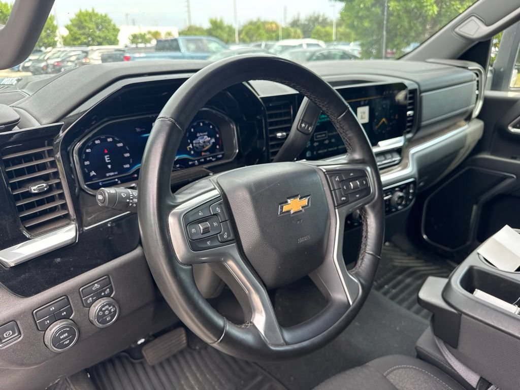 Used 2025 Chevrolet Silverado 2500 LT w/ Convenience Package AWD/4WD image 9