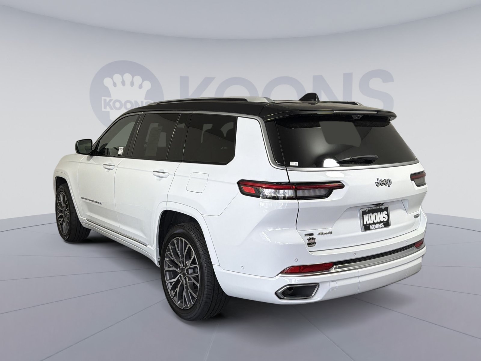Used 2023 Jeep Grand Cherokee L Summit AWD/4WD image 4