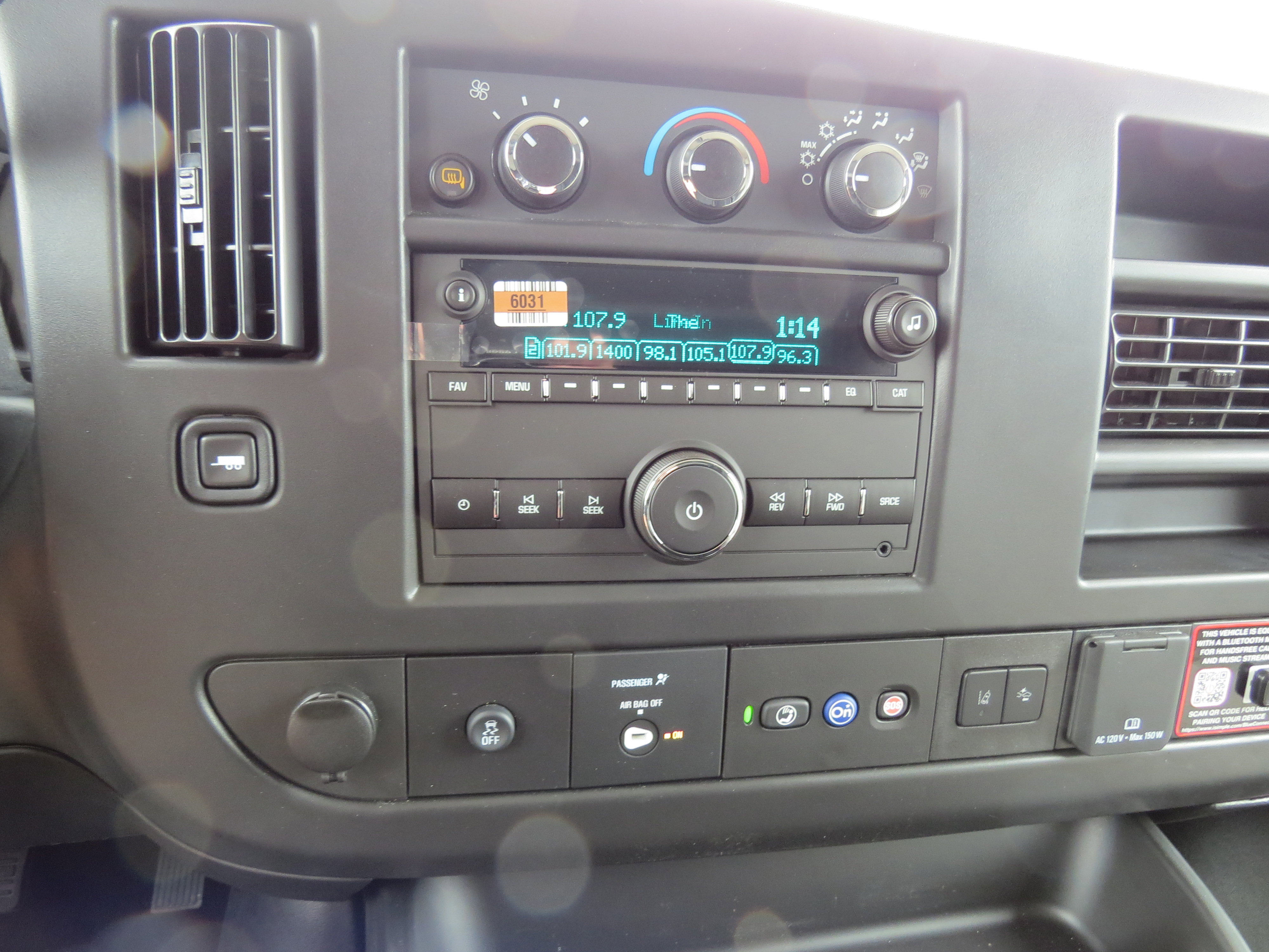 Used 2025 GMC Savana 3500 Work Van 3D Cargo Van w/ Driver Convenience Package image 17