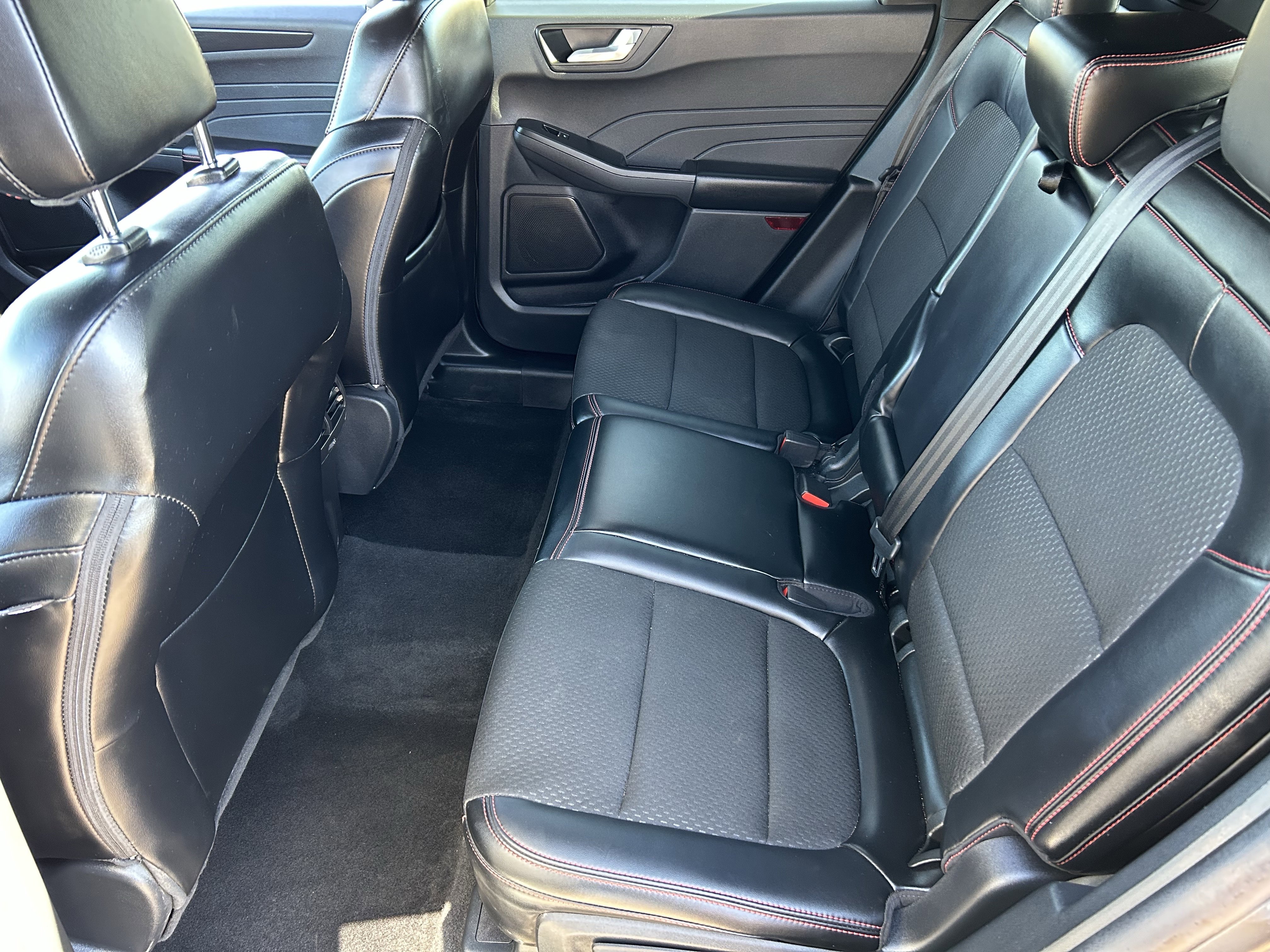 Used 2025 Ford Escape ST-Line image 16