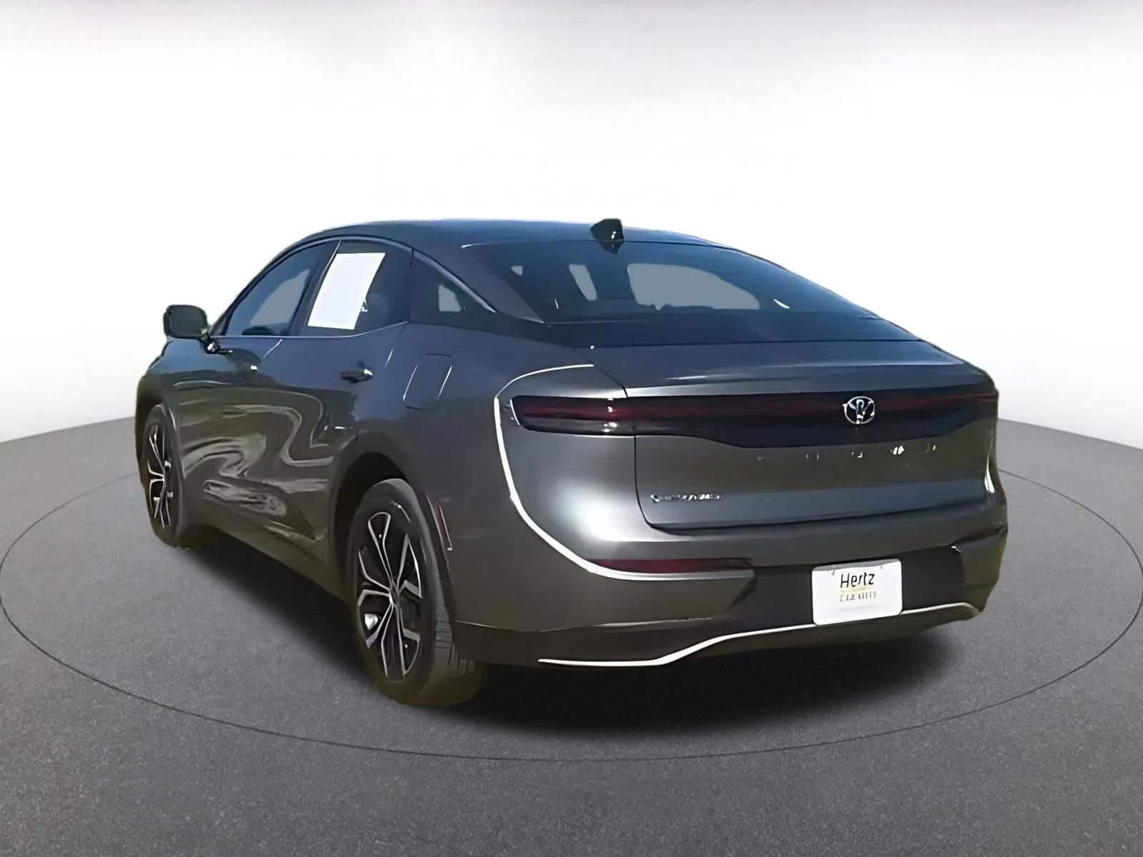 Used 2025 Toyota Crown XLE image 3
