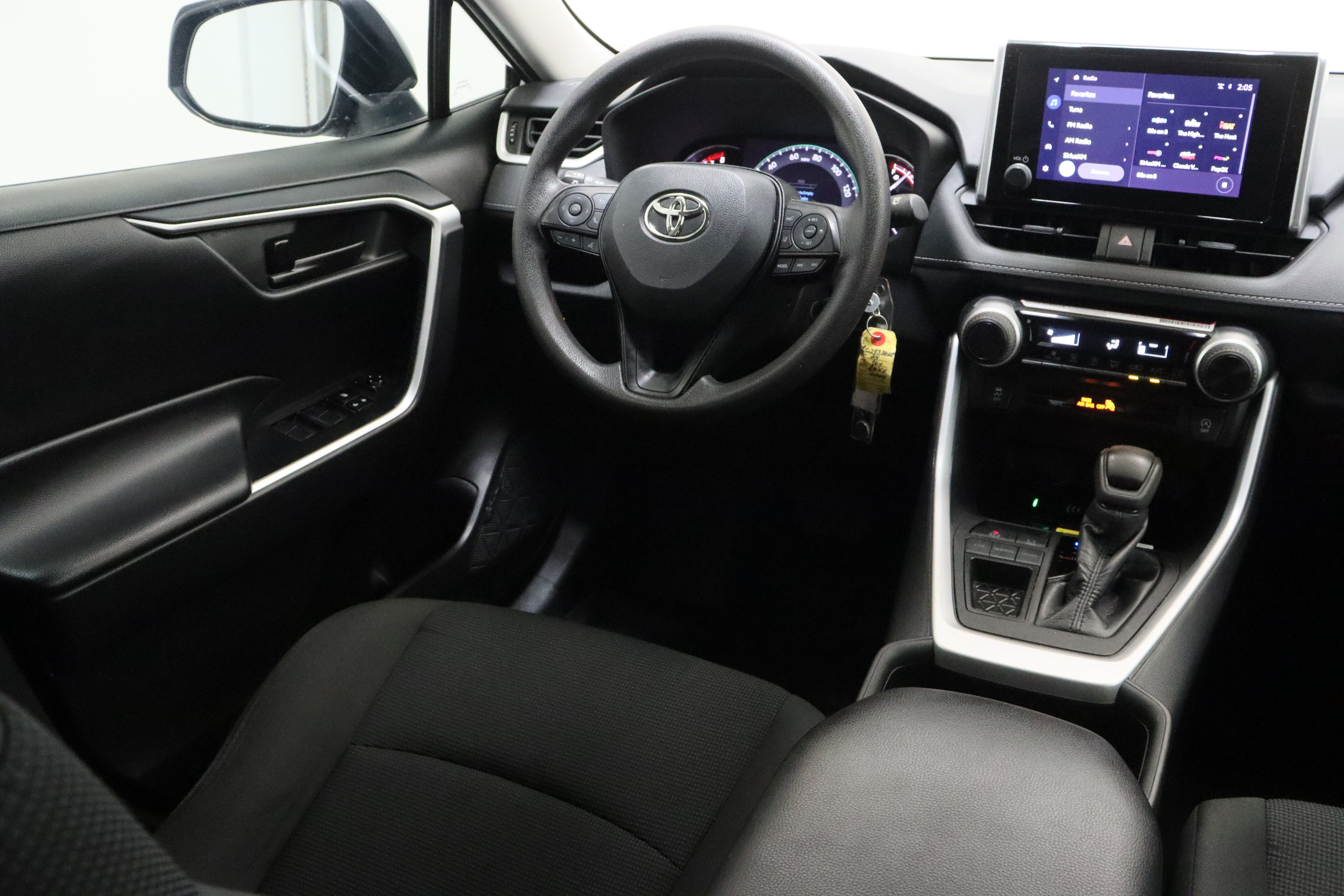 Used 2024 Toyota RAV4 LE FWD image 27