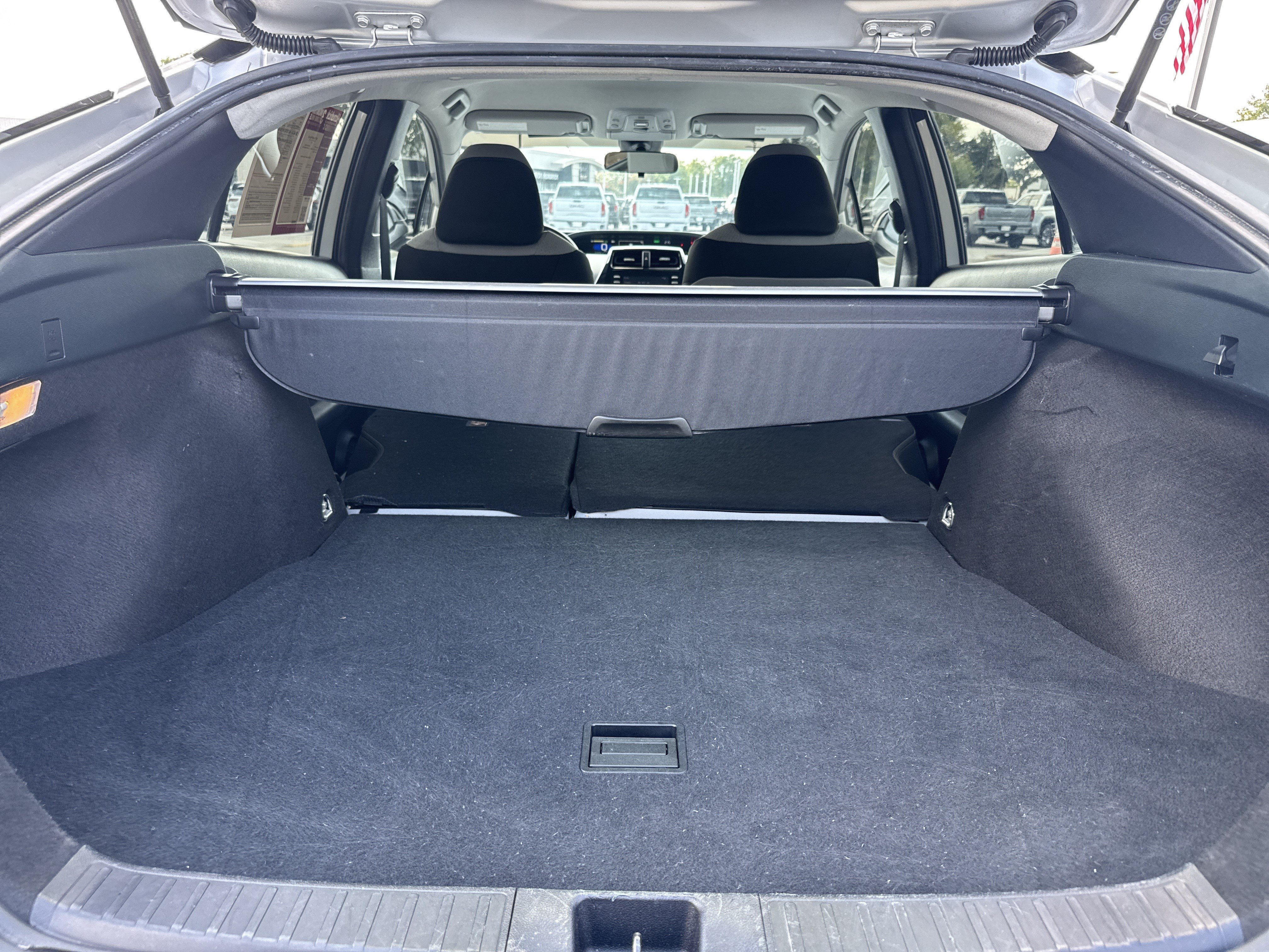 Used 2022 Toyota Prius LE FWD image 32