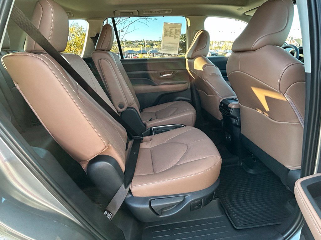 Used 2026 Toyota Grand Highlander AWD image 26