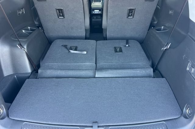 Used 2023 GMC Acadia SLE w/ Driver Convenience Package FWD image 18