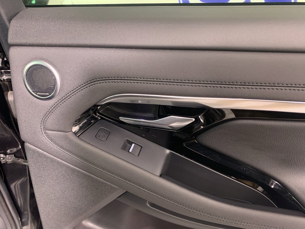 Used 2020 Land Rover Range Rover Evoque SE image 40