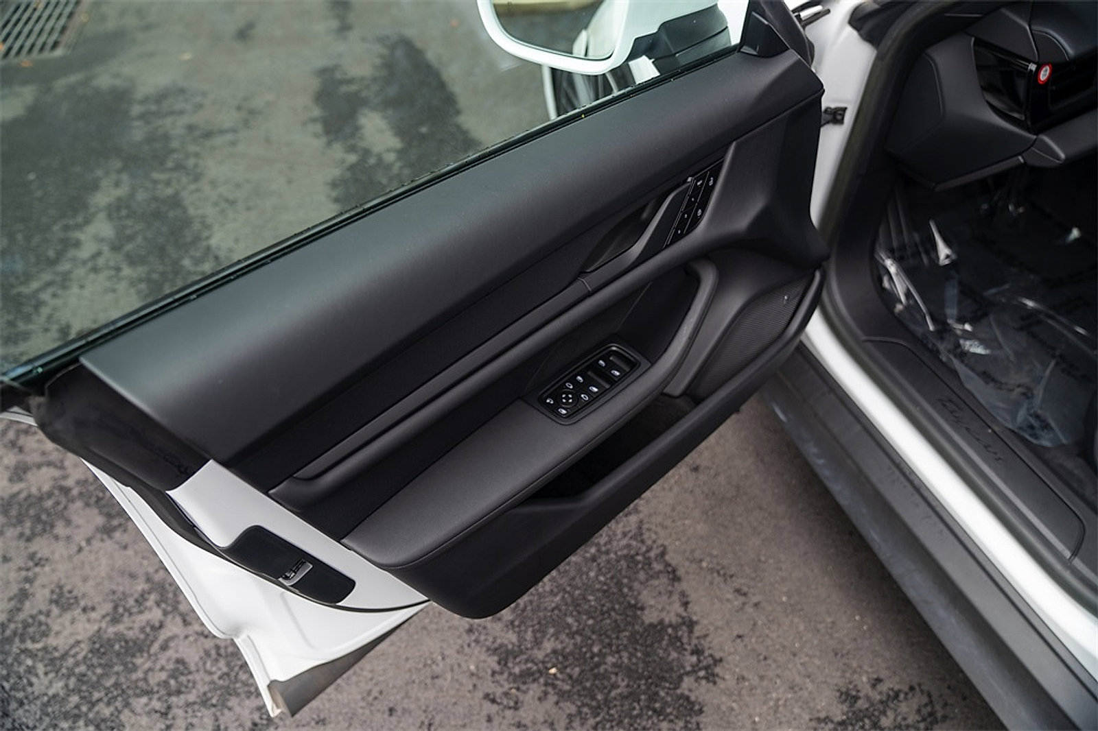 Certified 2023 Porsche Taycan image 14