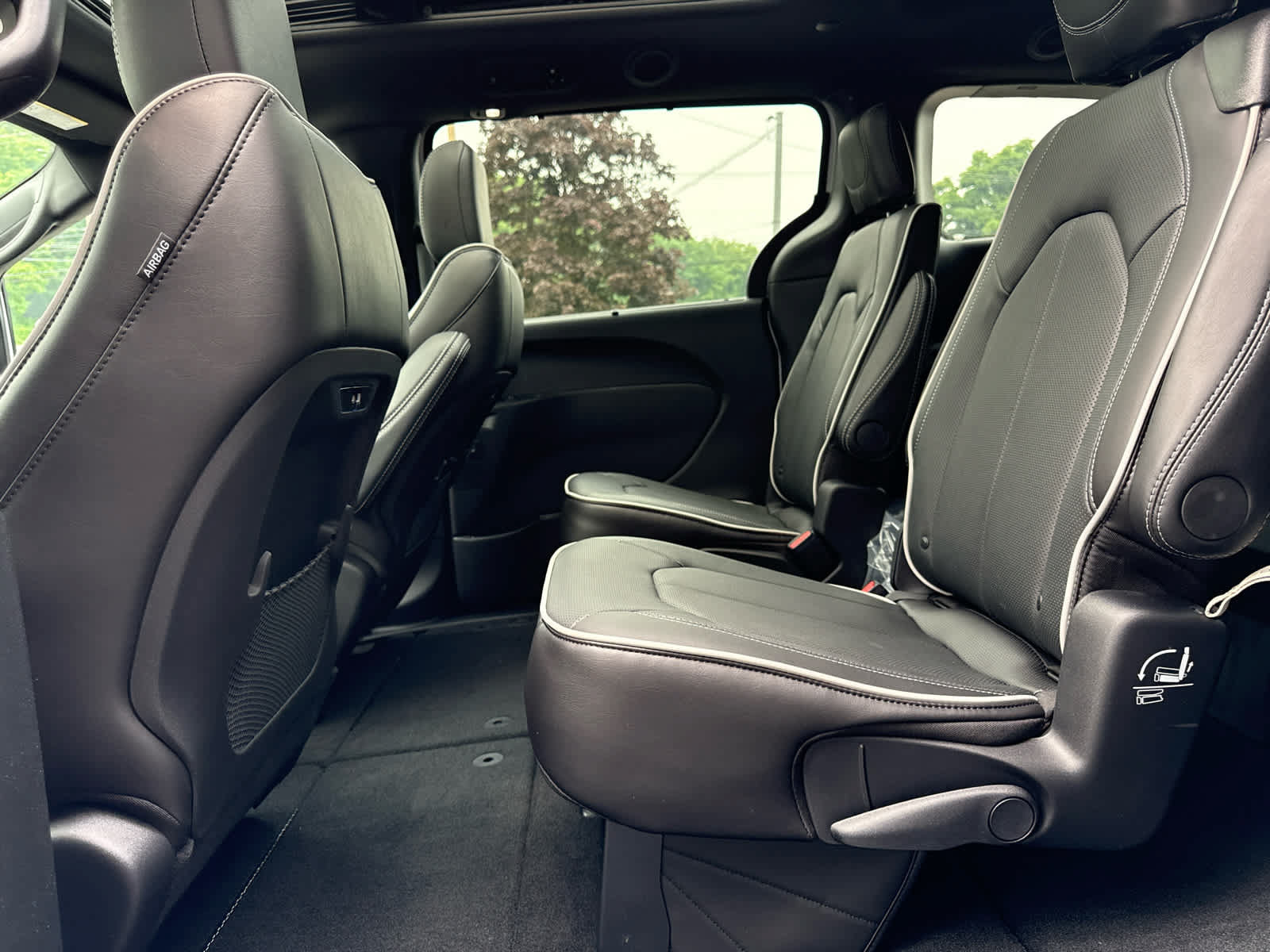 New 2027 Chrysler Pacifica Limited AWD/4WD image 14