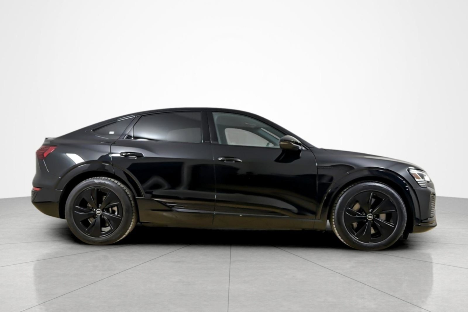 Used 2024 Audi Q8 e-tron Premium AWD/4WD image 6