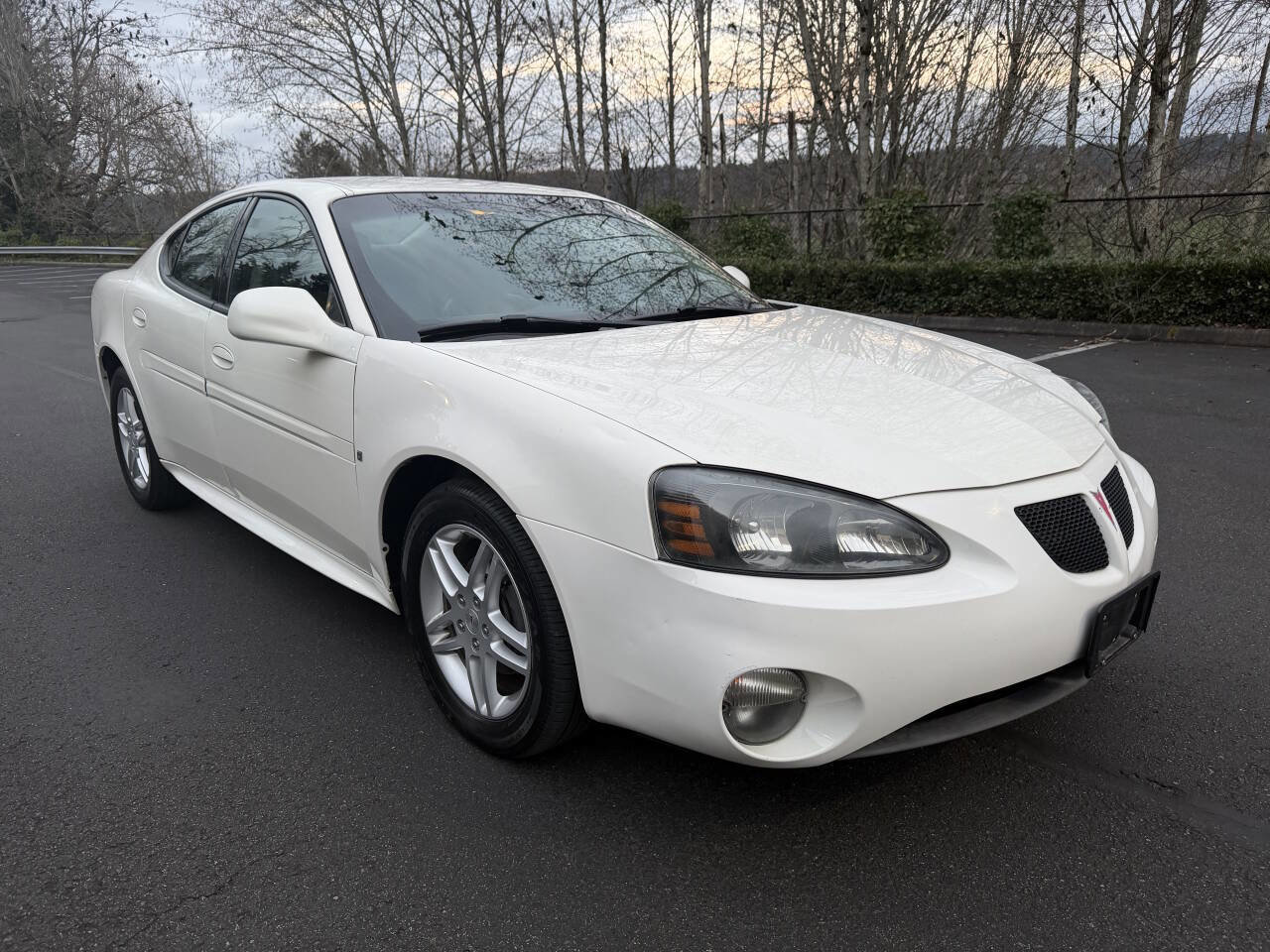 Used 2006 Pontiac Grand Prix GT w/ Sun And Sound Package image 3