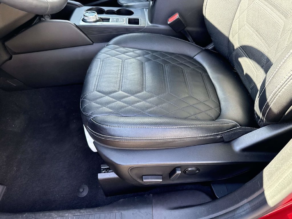 Used 2023 Ford Escape SE w/ PHEV Premium Package FWD image 28