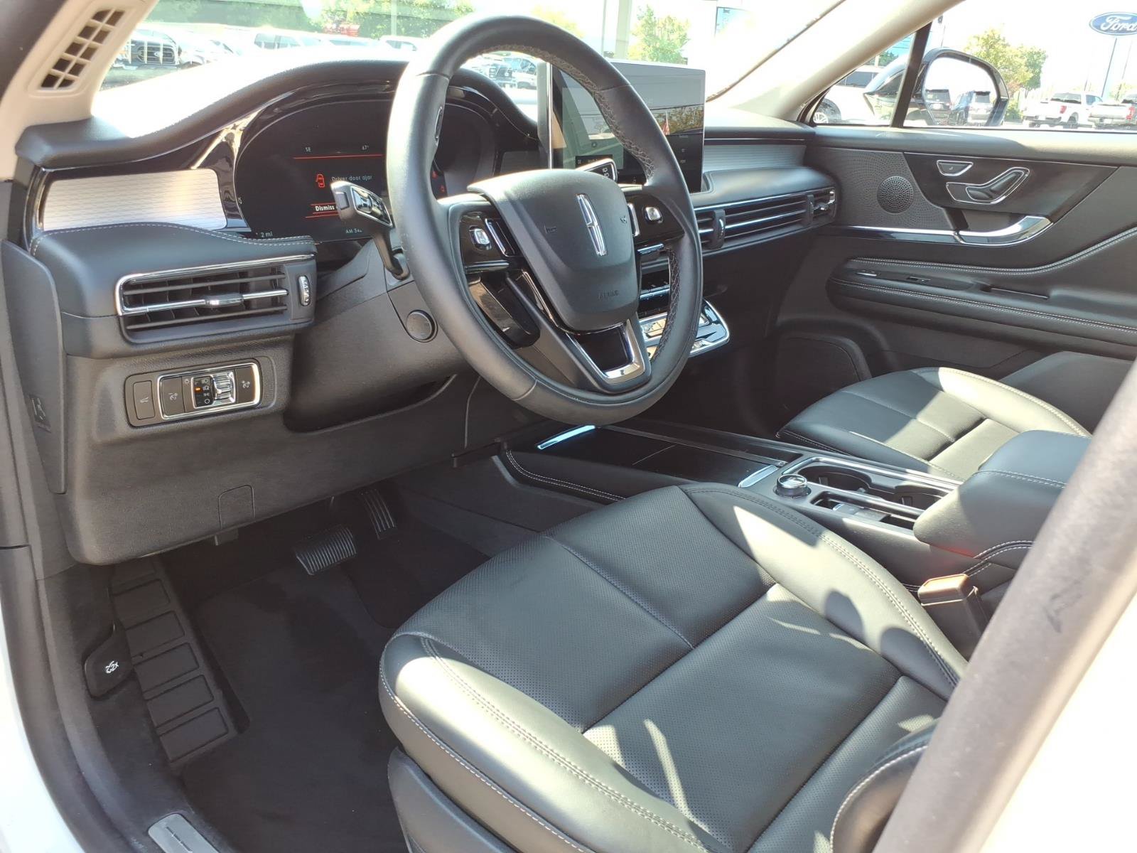 Used 2025 Lincoln Corsair AWD w/ Equipment Group 101A image 12