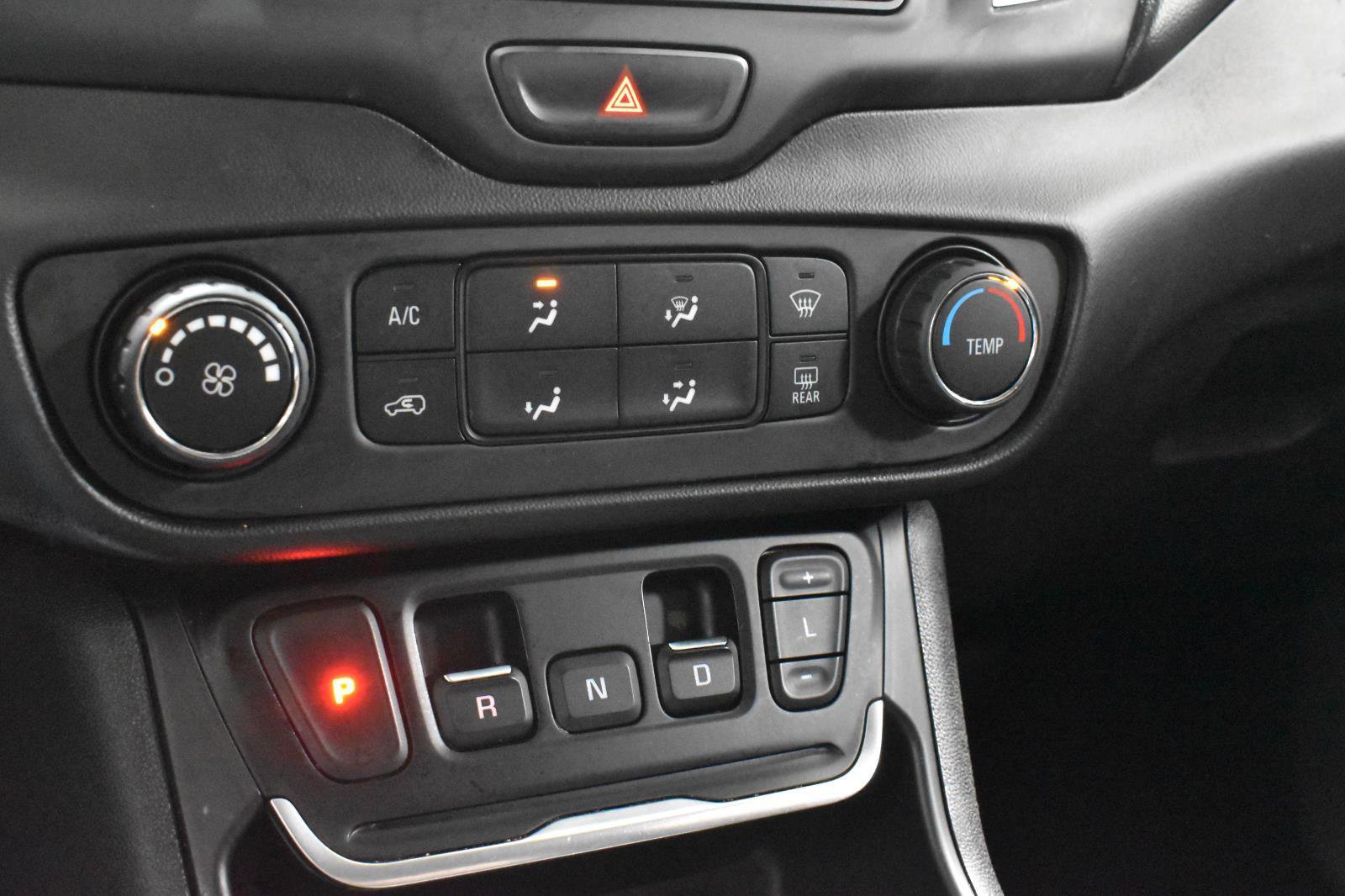 Used 2020 GMC Terrain SLE w/ Elevation Edition FWD image 17