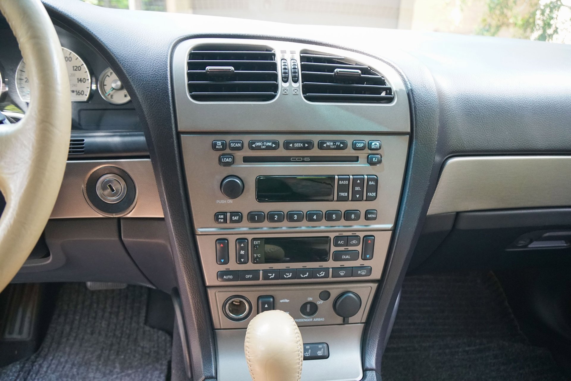 Used 2005 Ford Thunderbird 50th Anniversary RWD image 29