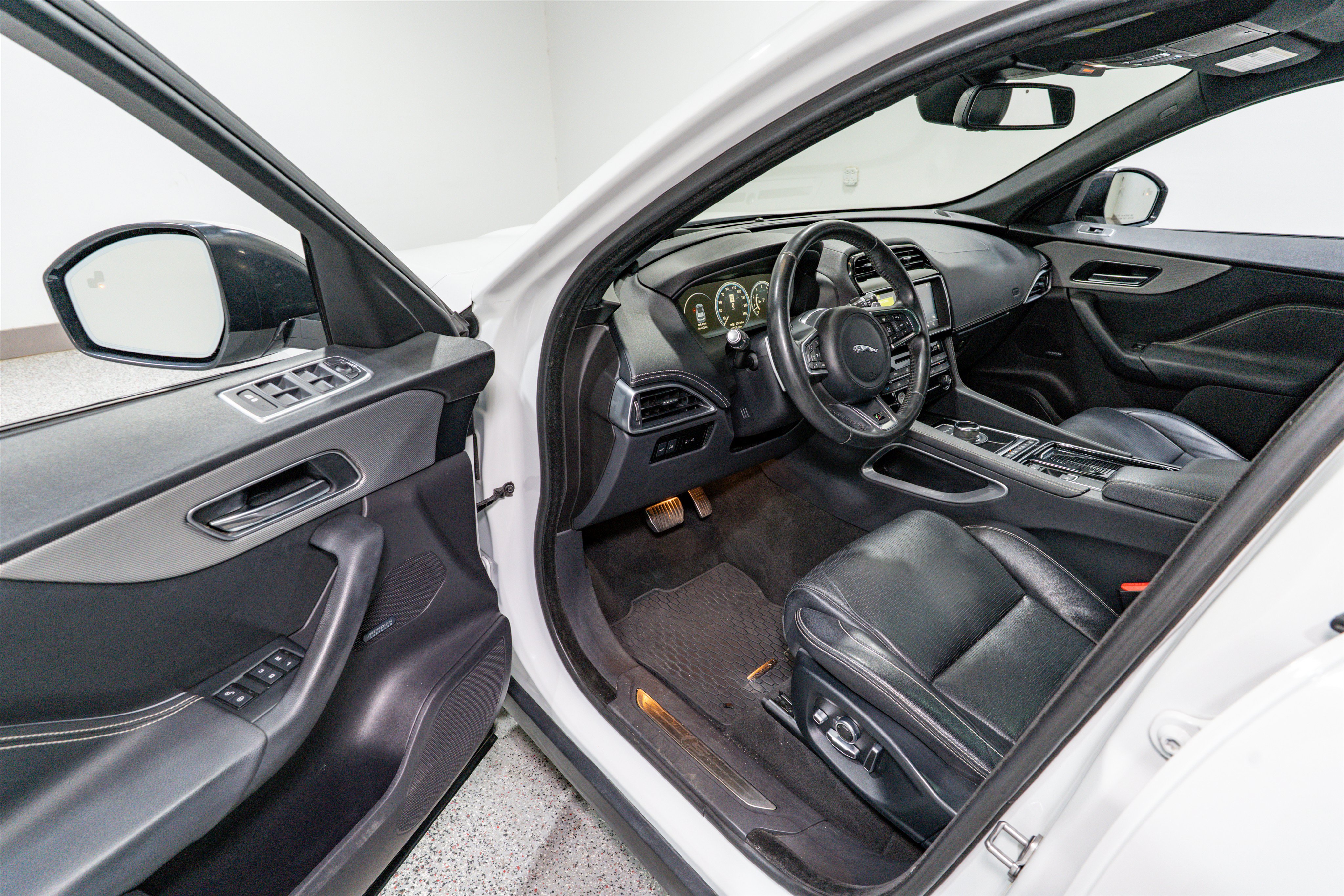 Used 2018 Jaguar F-PACE S AWD/4WD image 12