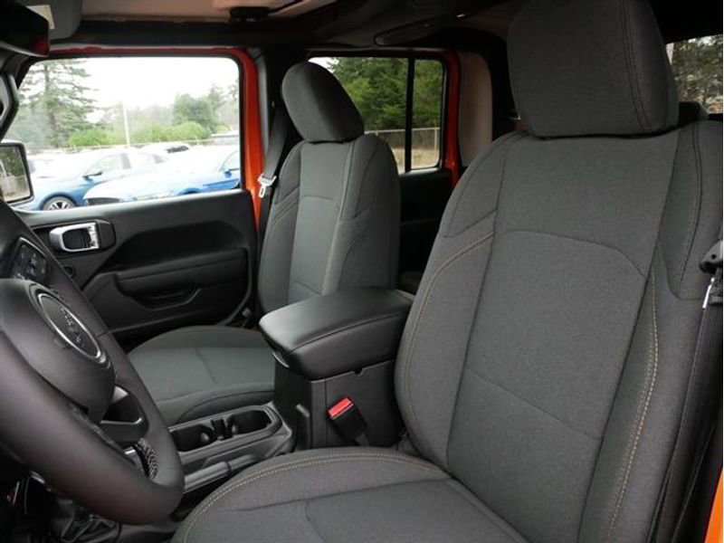 New 2025 Jeep Gladiator Willys image 12