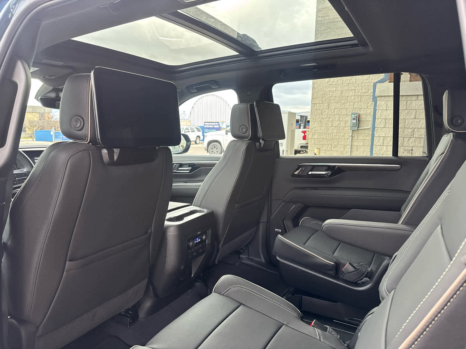 New 2026 Chevrolet Suburban Premier image 34