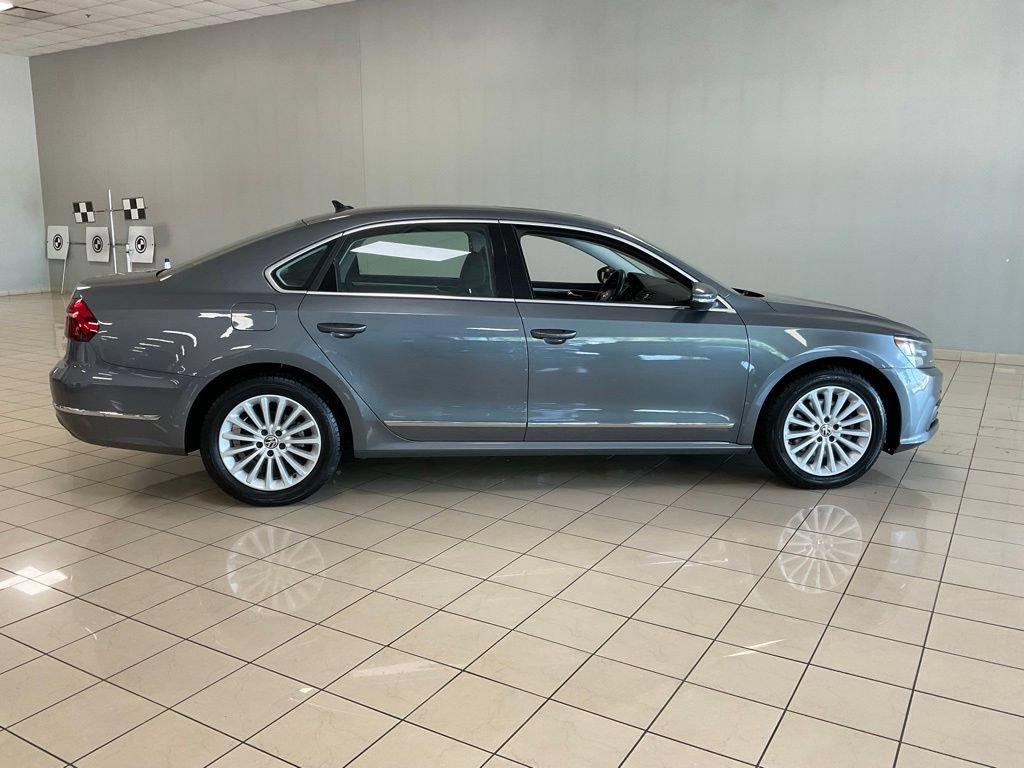 Used 2017 Volkswagen Passat 1.8T SE FWD image 6