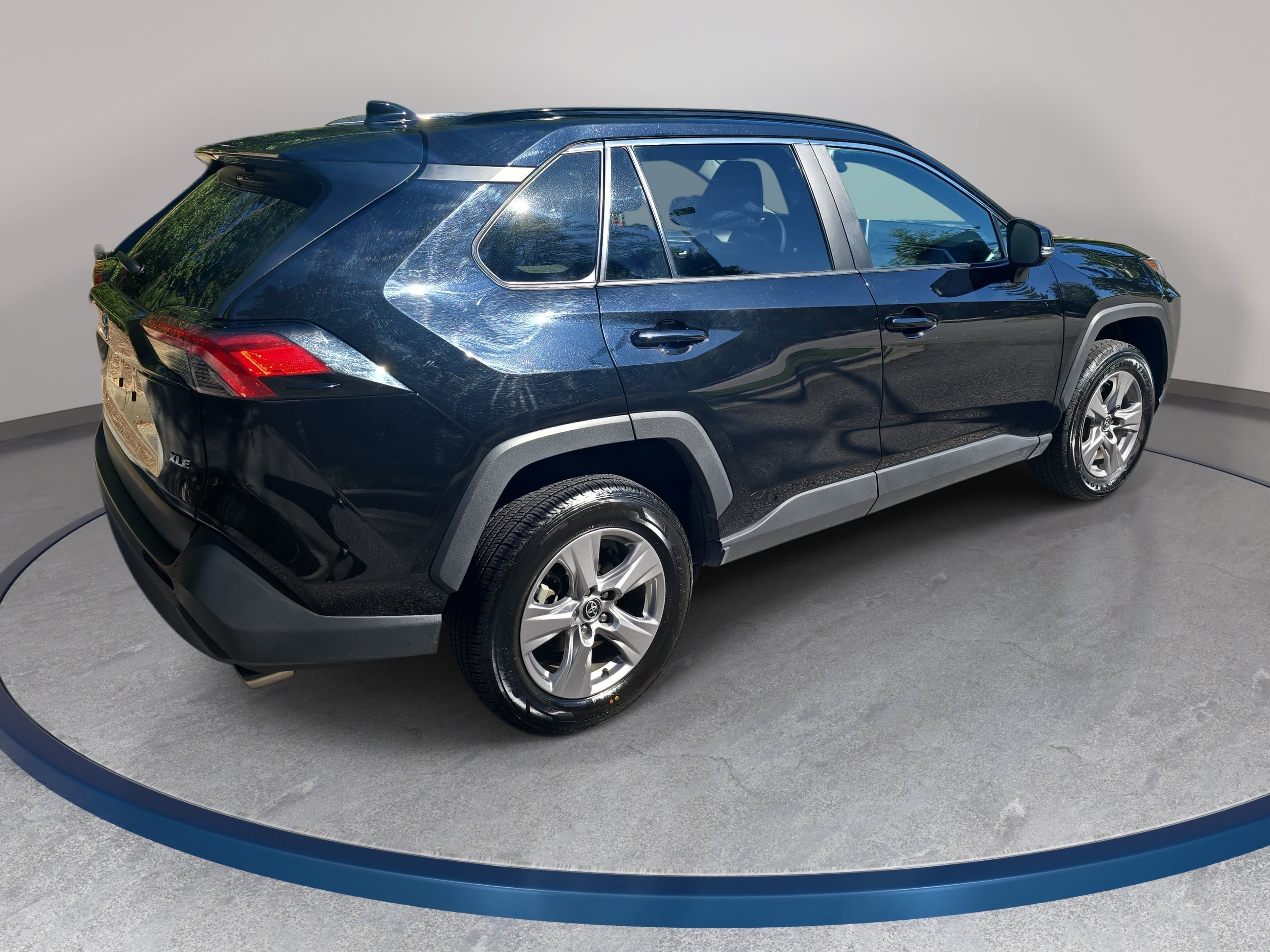 Used 2025 Toyota RAV4 XLE FWD image 5