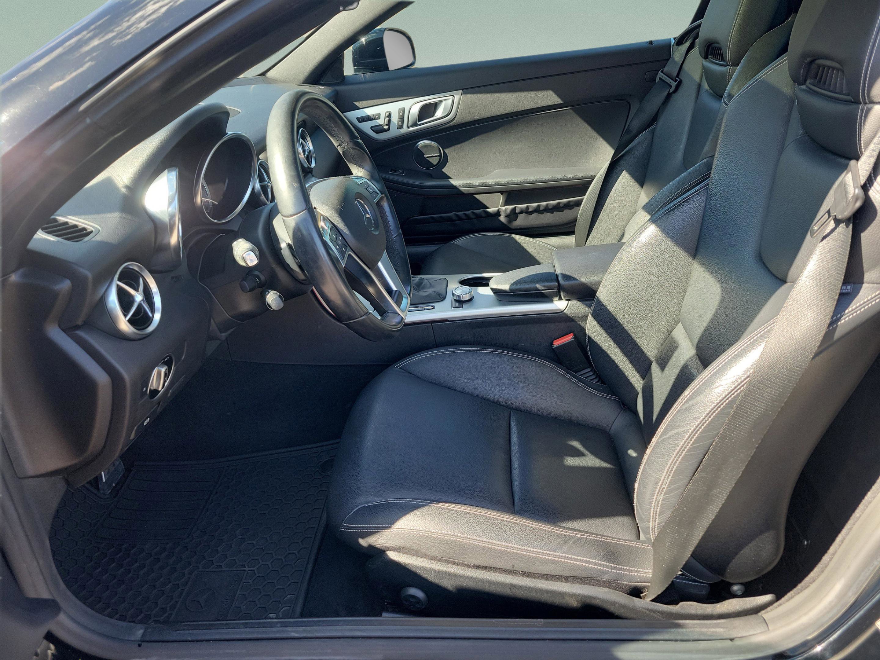 Used 2015 Mercedes-Benz SLK 250 image 11