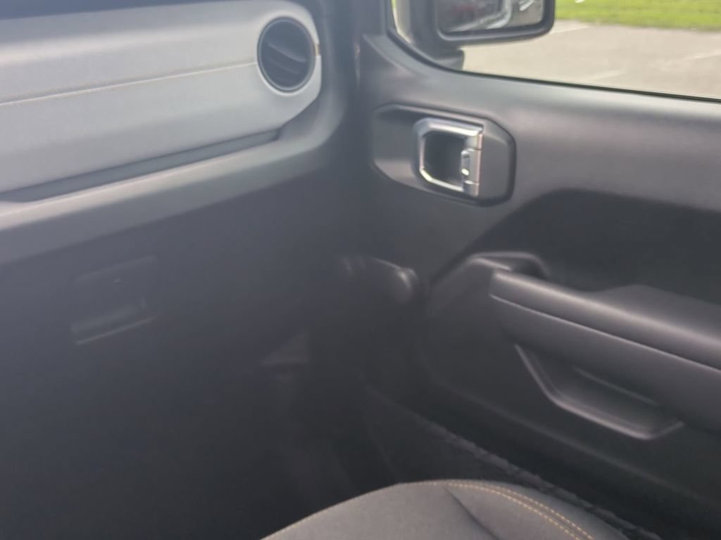 Used 2024 Jeep Gladiator Sport AWD/4WD image 18