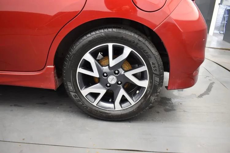 Used 2015 Nissan Versa Note SR FWD image 32