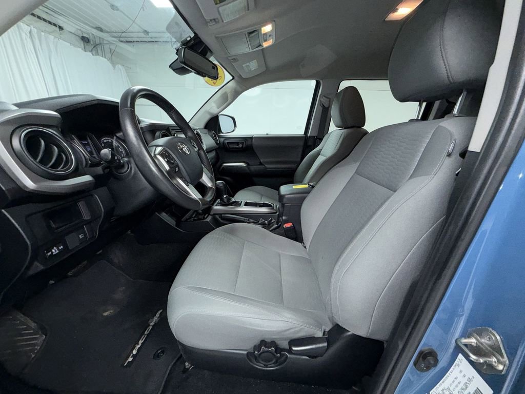 Used 2019 Toyota Tacoma SR5 AWD/4WD image 12