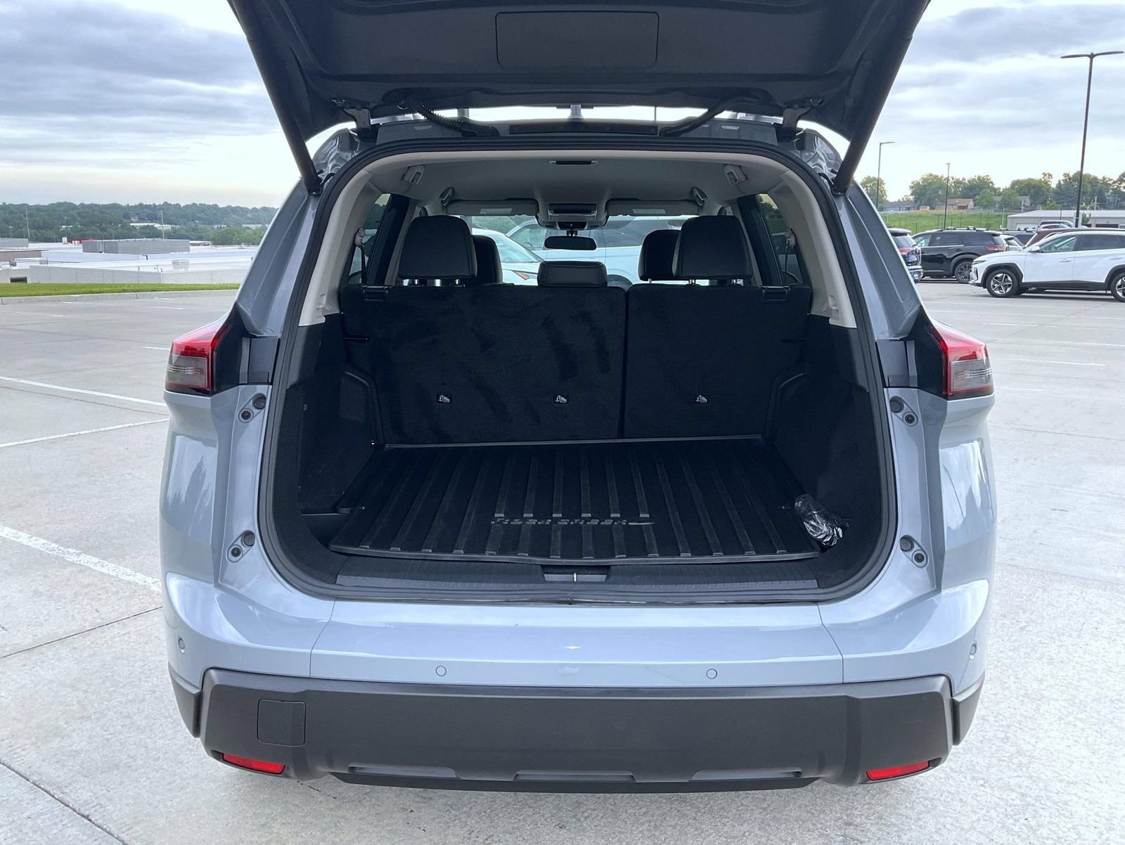 Certified 2025 Nissan Rogue SV AWD/4WD image 9