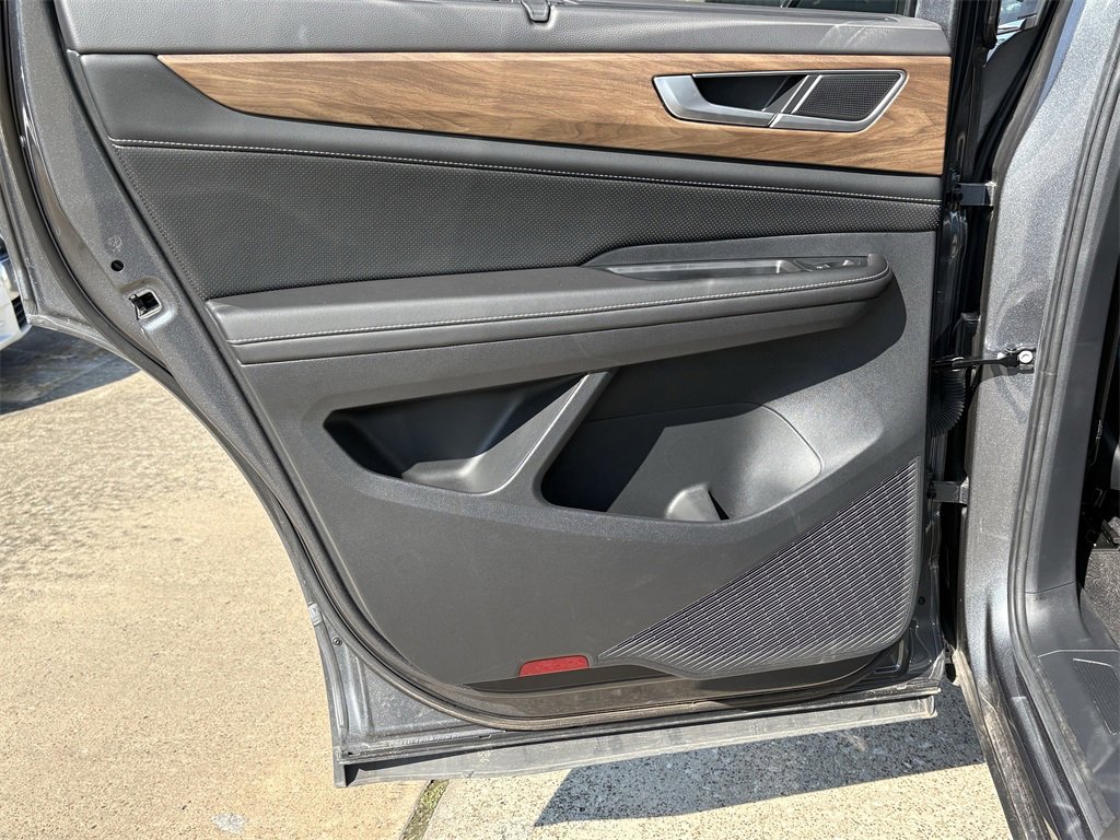 Used 2024 Volkswagen Atlas SE image 24