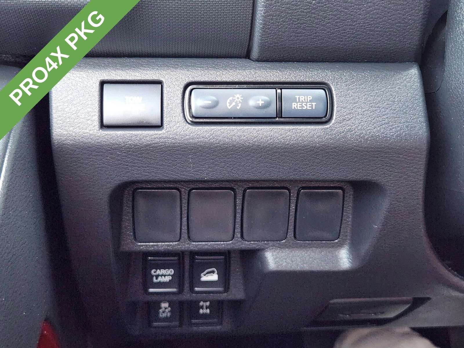 Used 2024 Nissan Frontier PRO-4X w/ Off-Road Protection Package image 25