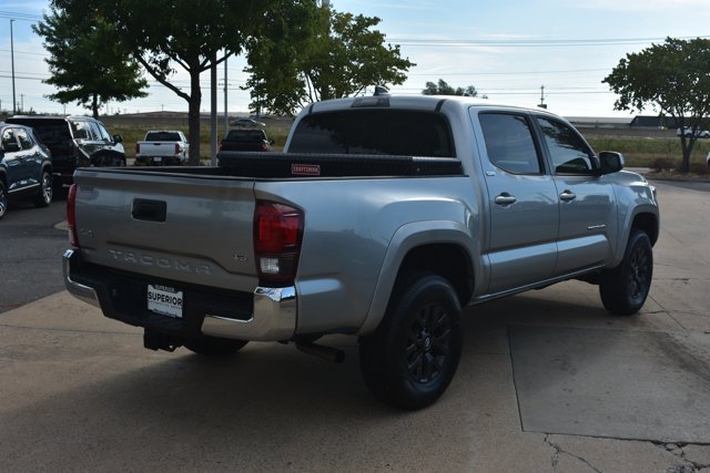 Used 2022 Toyota Tacoma SR5 AWD/4WD image 5