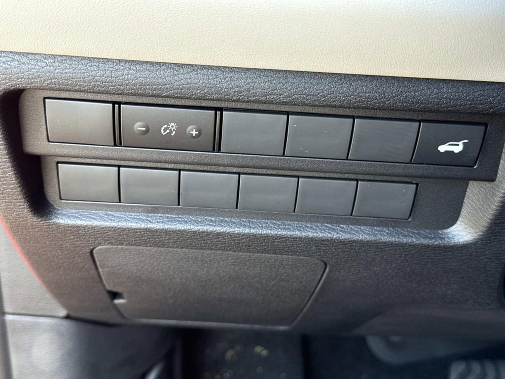 New 2025 Mitsubishi Outlander SE image 39