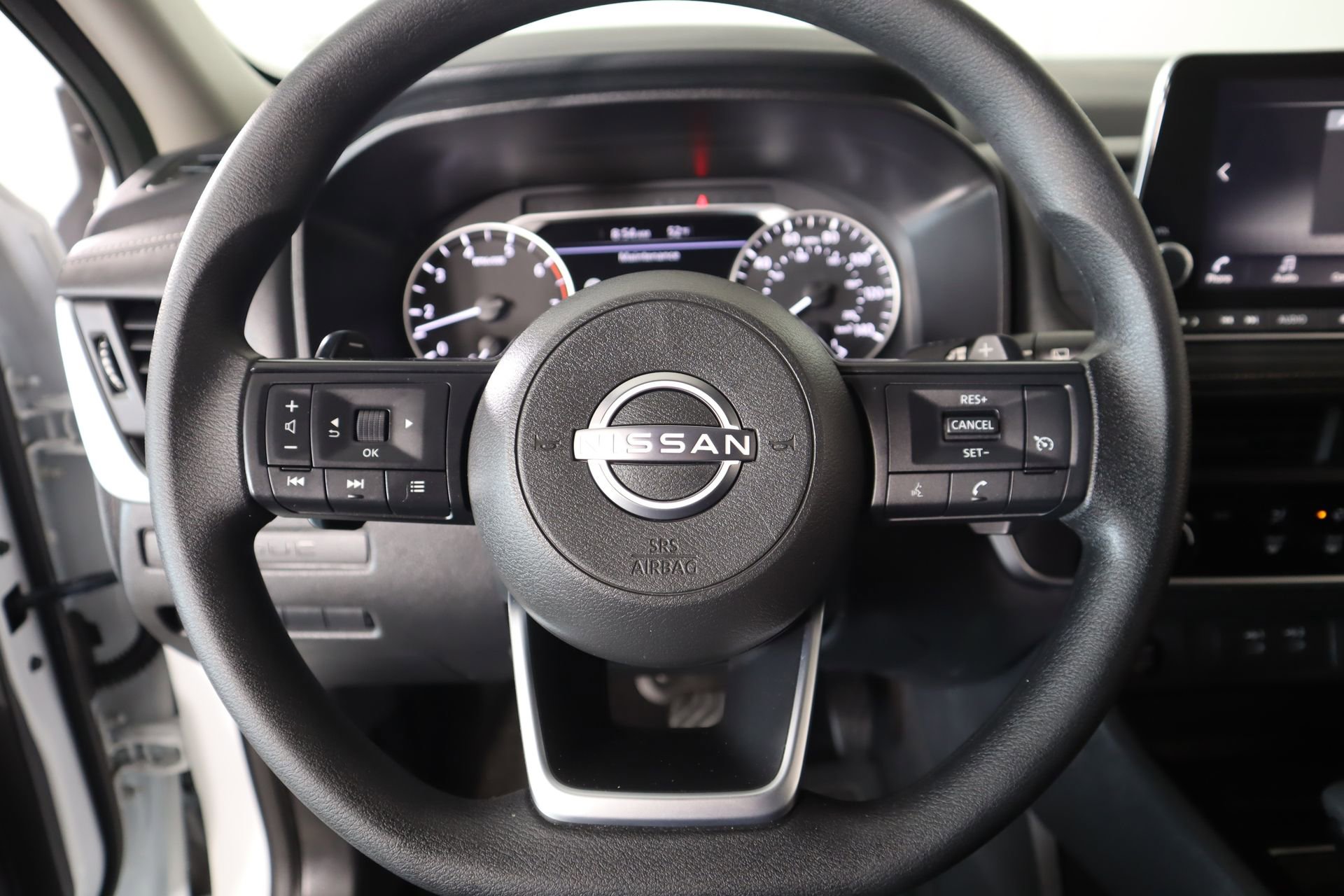 Used 2024 Nissan Rogue S image 3